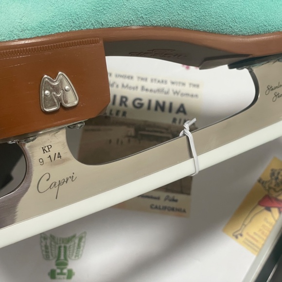 Moxi Ice Skates / Color "Floss" / Size 4 / New - Picture 4 of 11